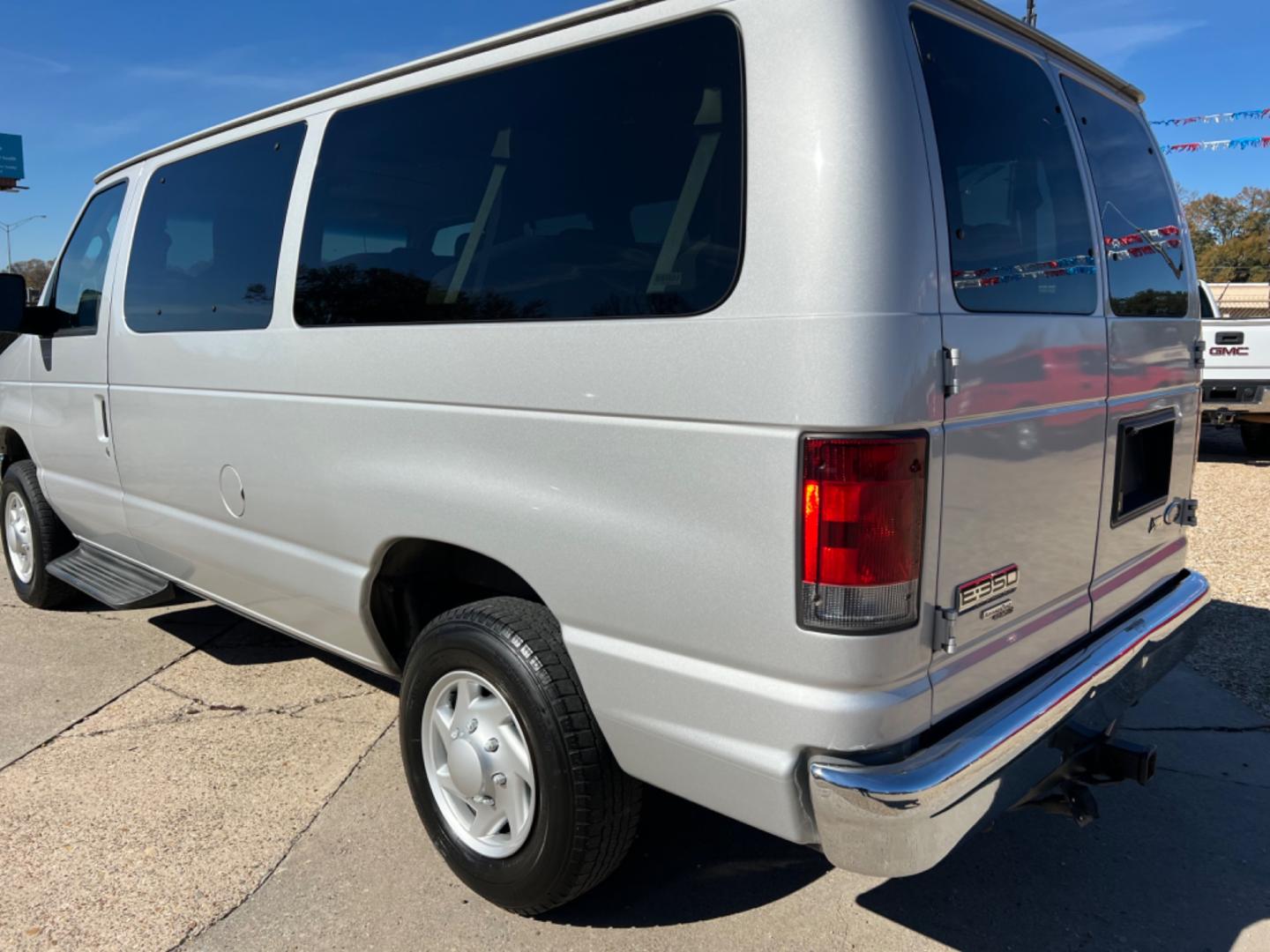 2012 Silver /Gray Ford E-Series Wagon XLT (1FBNE3BL0CD) with an 5.4 V8 engine, Automatic transmission, located at 4520 Airline Hwy, Baton Rouge, LA, 70805, (225) 357-1497, 30.509325, -91.145432 - 2012 Ford E350 XLT 12 Passenger Van 5.4 V8 Gas, 175K Miles, Power Windows & Locks, Interior & Exterior In Good Shape, Radio Needs To Be Changed, Tow Pkg. NO IN HOUSE FINANCING. FOR INFO PLEASE CONTACT JEFF AT 225 357-1497 CHECK OUT OUR A+ RATING WITH THE BETTER BUSINESS BUREAU WE HAVE BEEN A FAMI - Photo#7